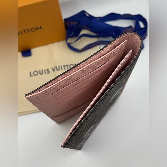 Louis Vuitton - Vivienne Passport Cover | Christmas Limited Edition - Giftable - Picture 5 of 16